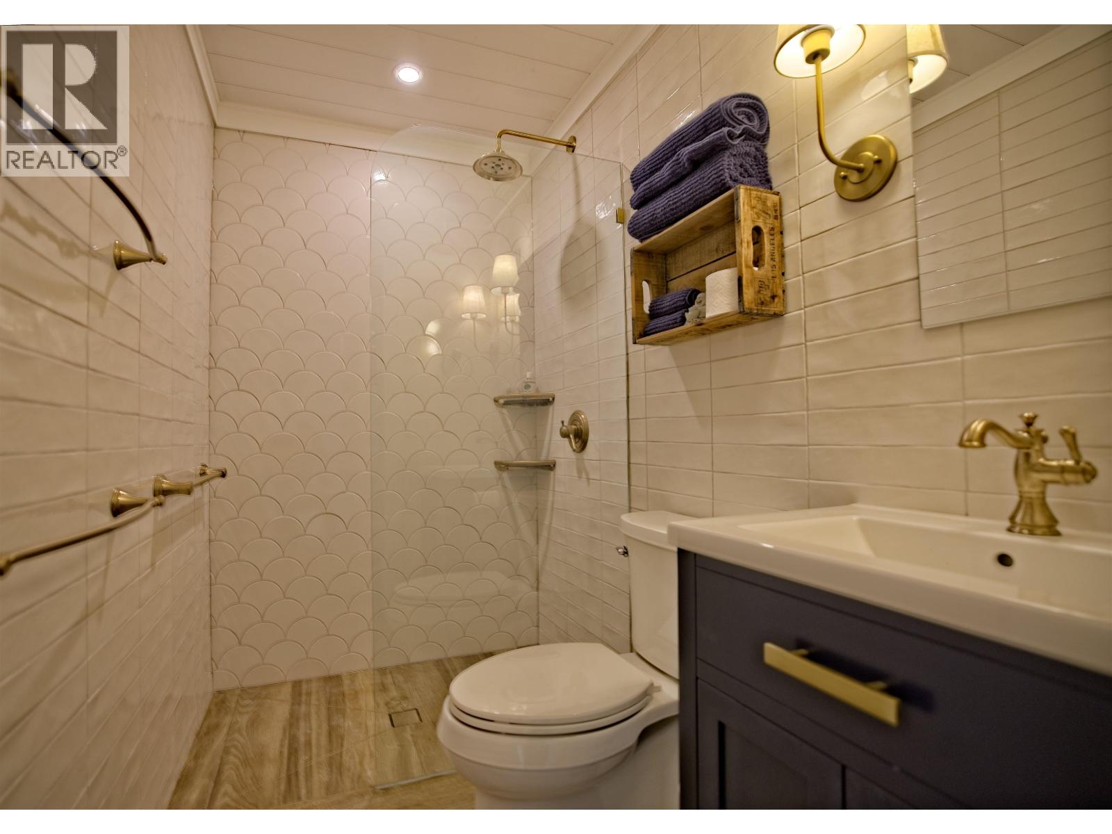 118 DOUGLAS ROAD, Salt Spring Island