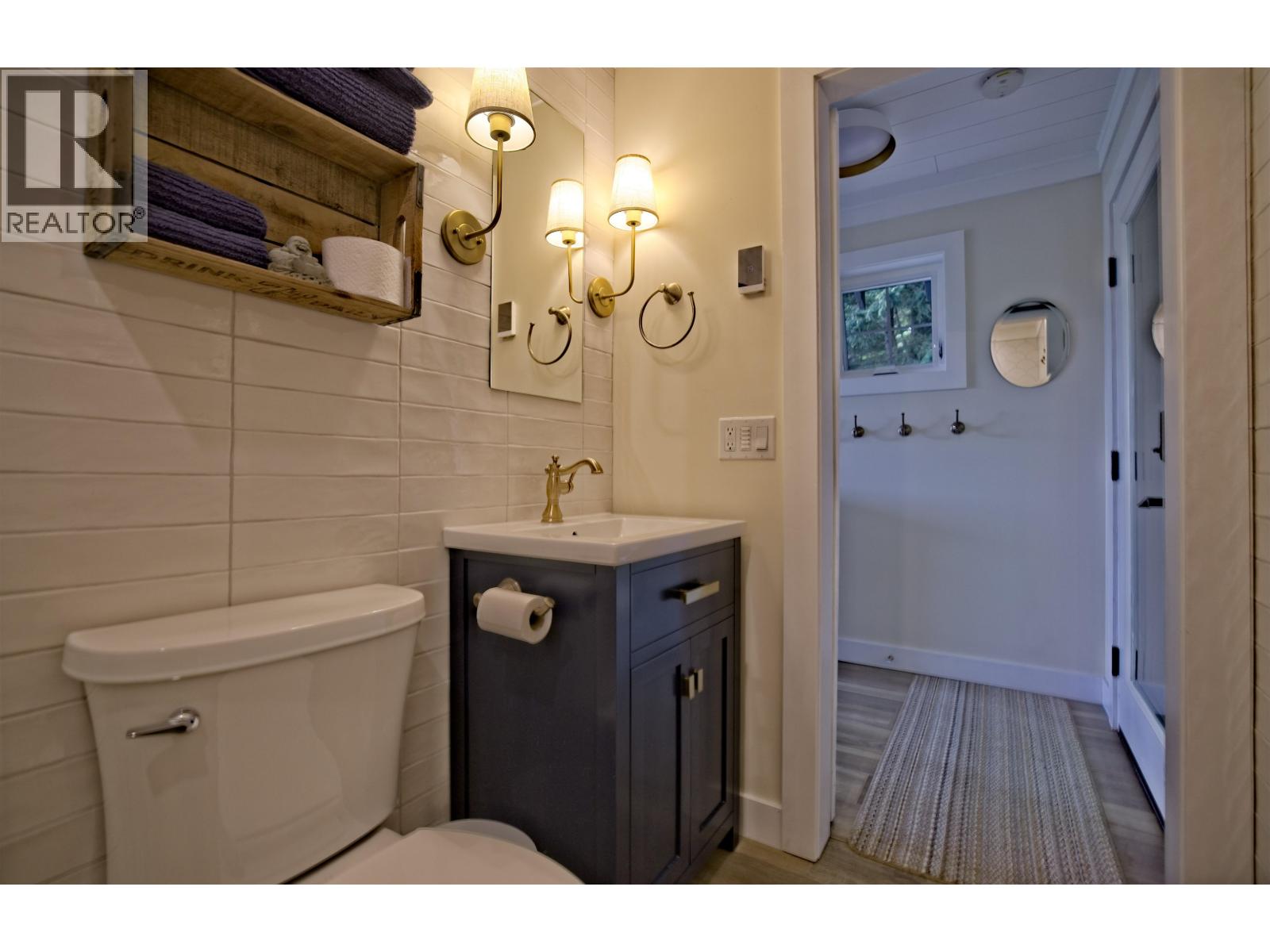 118 DOUGLAS ROAD, Salt Spring Island