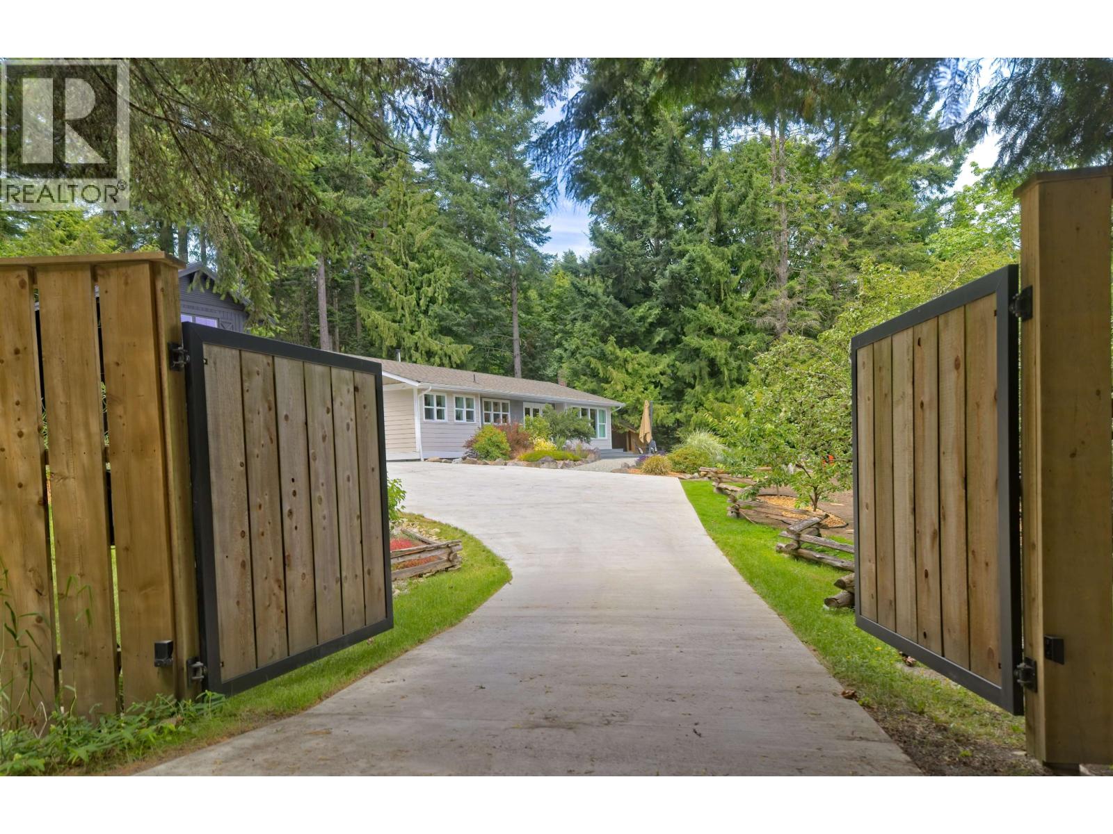118 DOUGLAS ROAD, Salt Spring Island