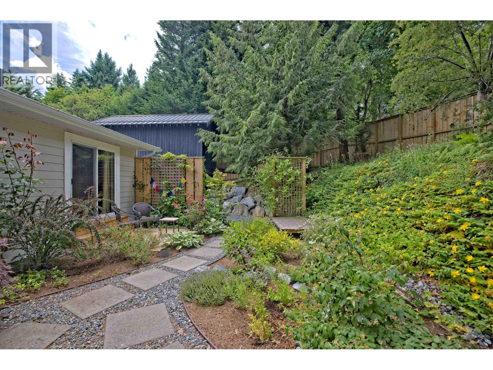 118 DOUGLAS ROAD, Salt Spring Island