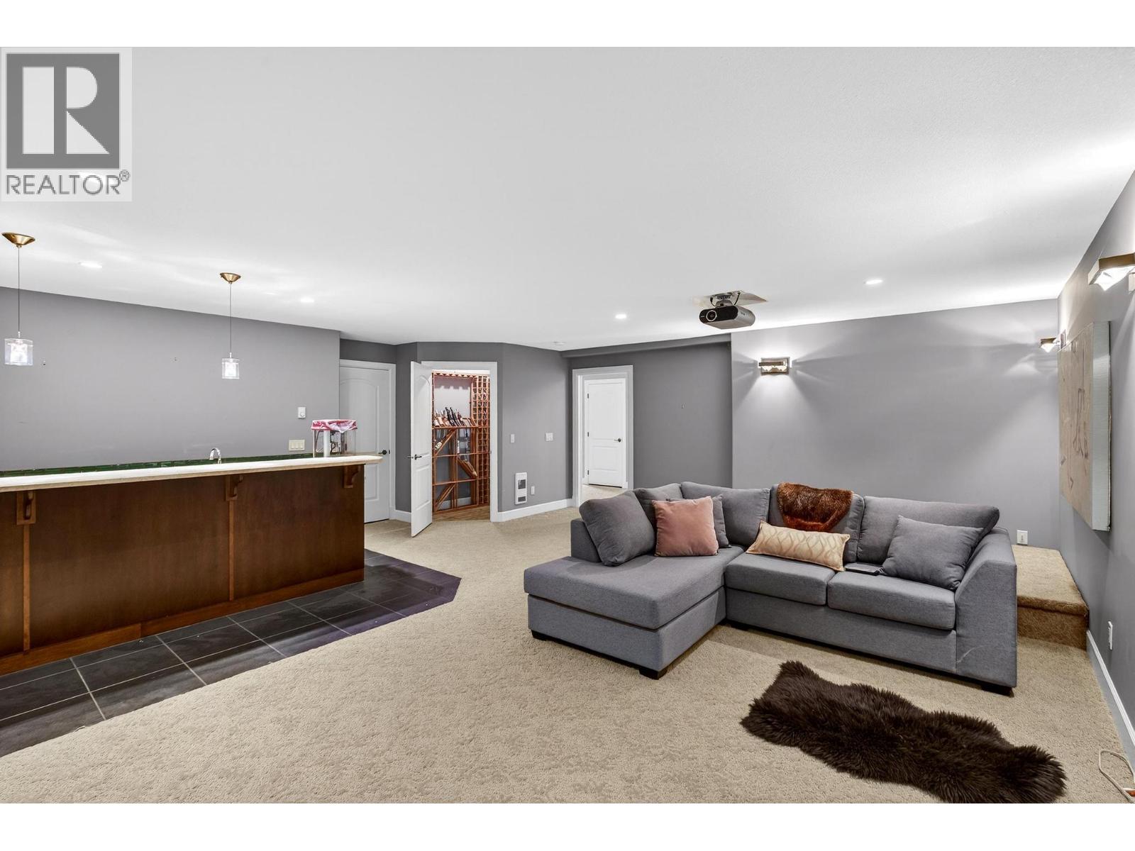 748 Traditions Crescent, Kelowna