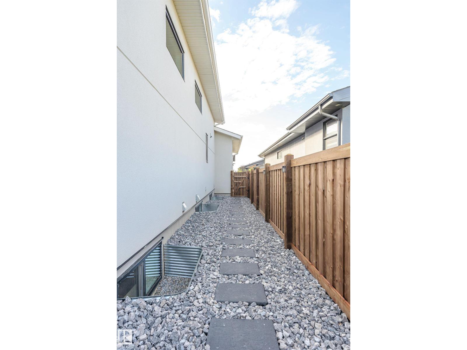 20 EASTON CL, St. Albert