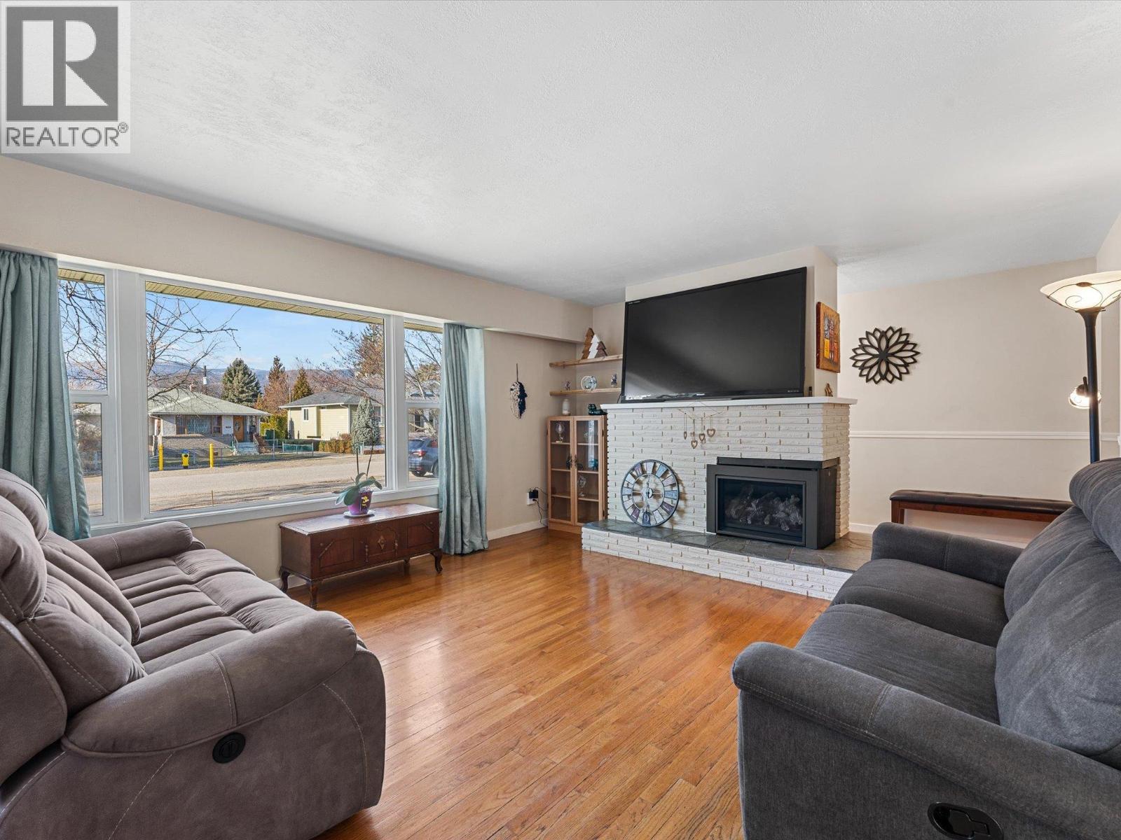  1945 Bowes Street, Kelowna