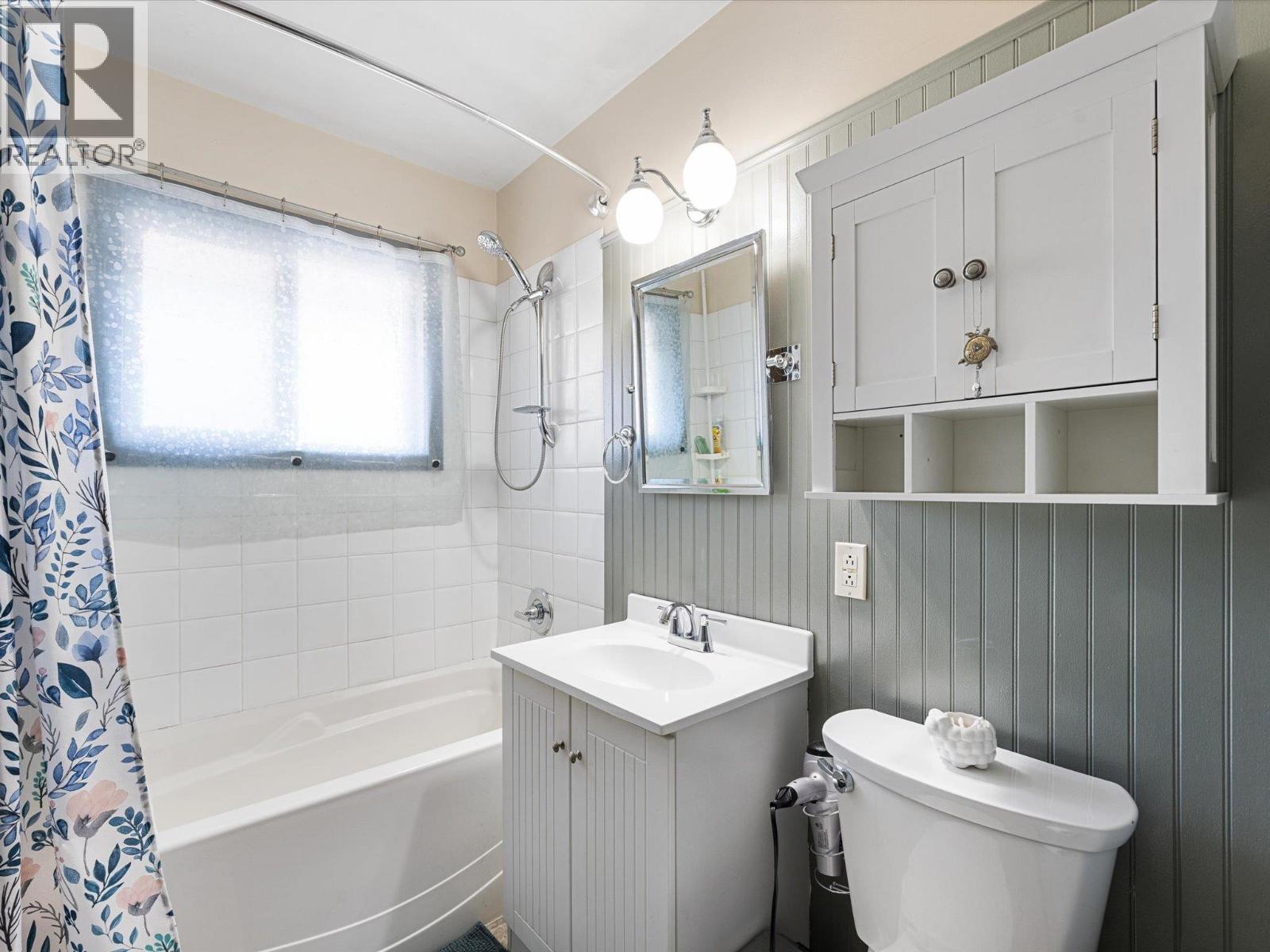  1945 Bowes Street, Kelowna