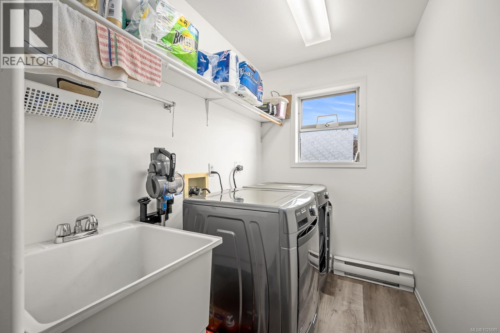 1594 Arbutus Ave, Comox