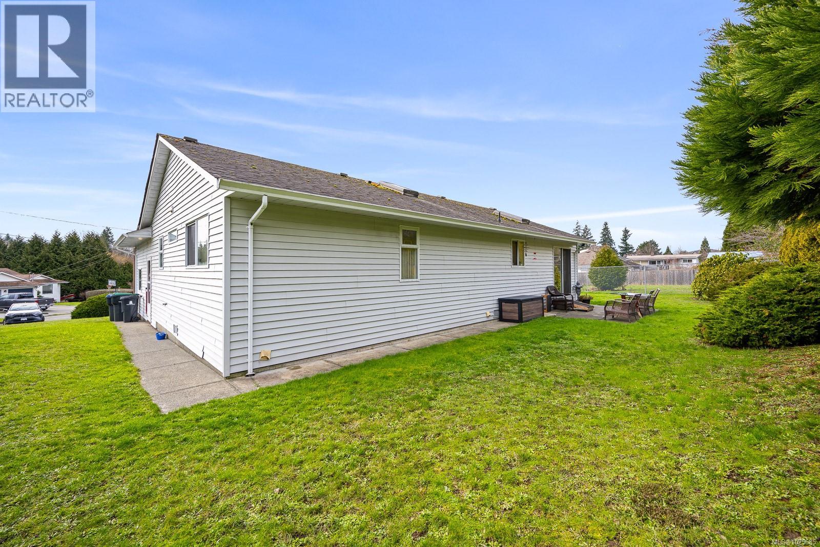 1594 Arbutus Ave, Comox