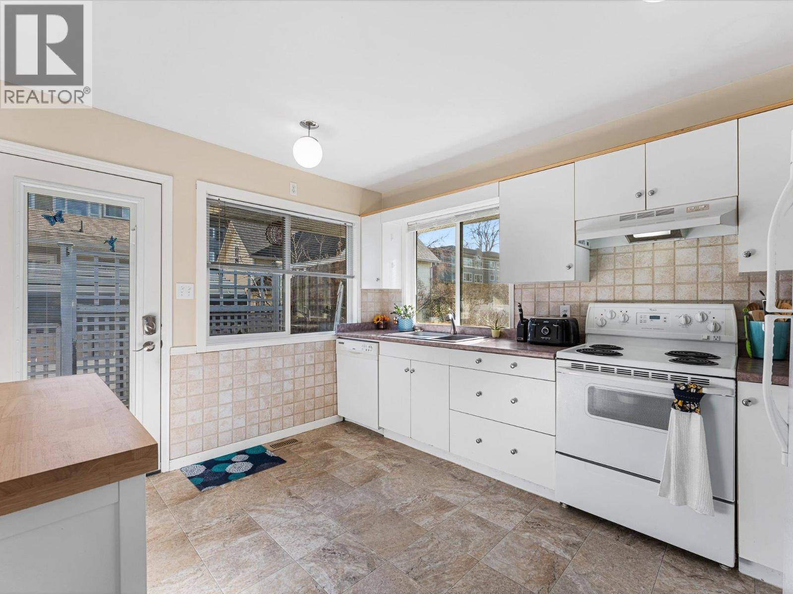  1945 Bowes Street, Kelowna