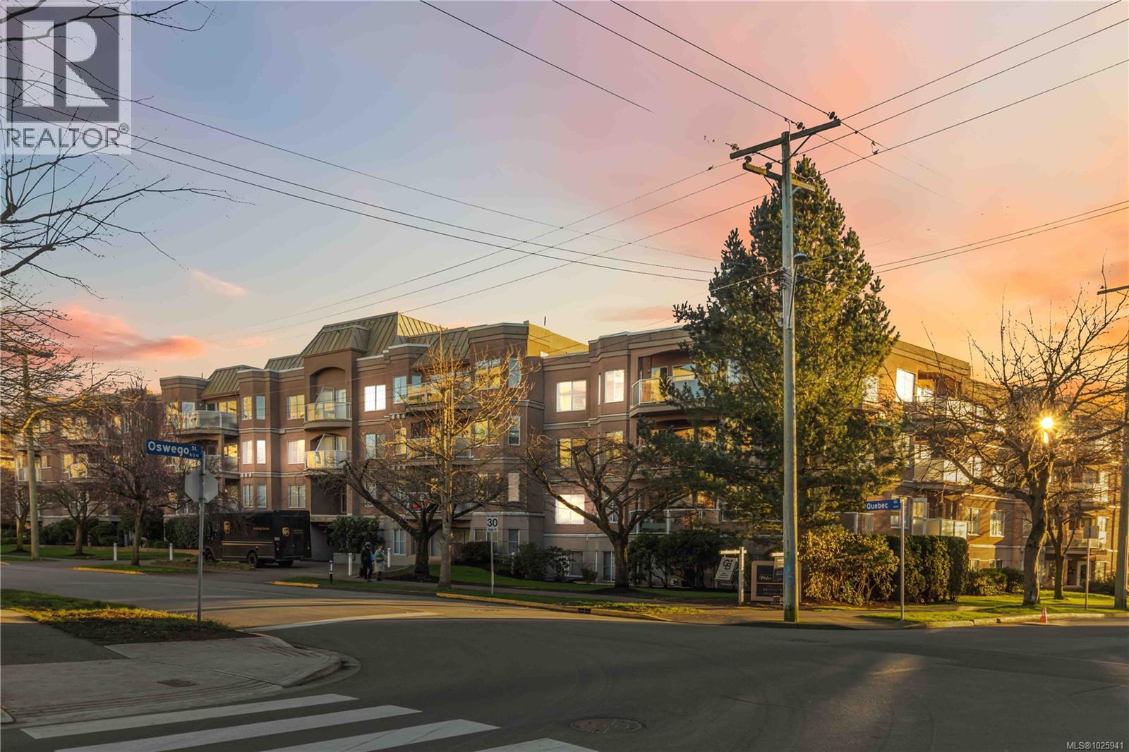 #305 405 Quebec St - 1