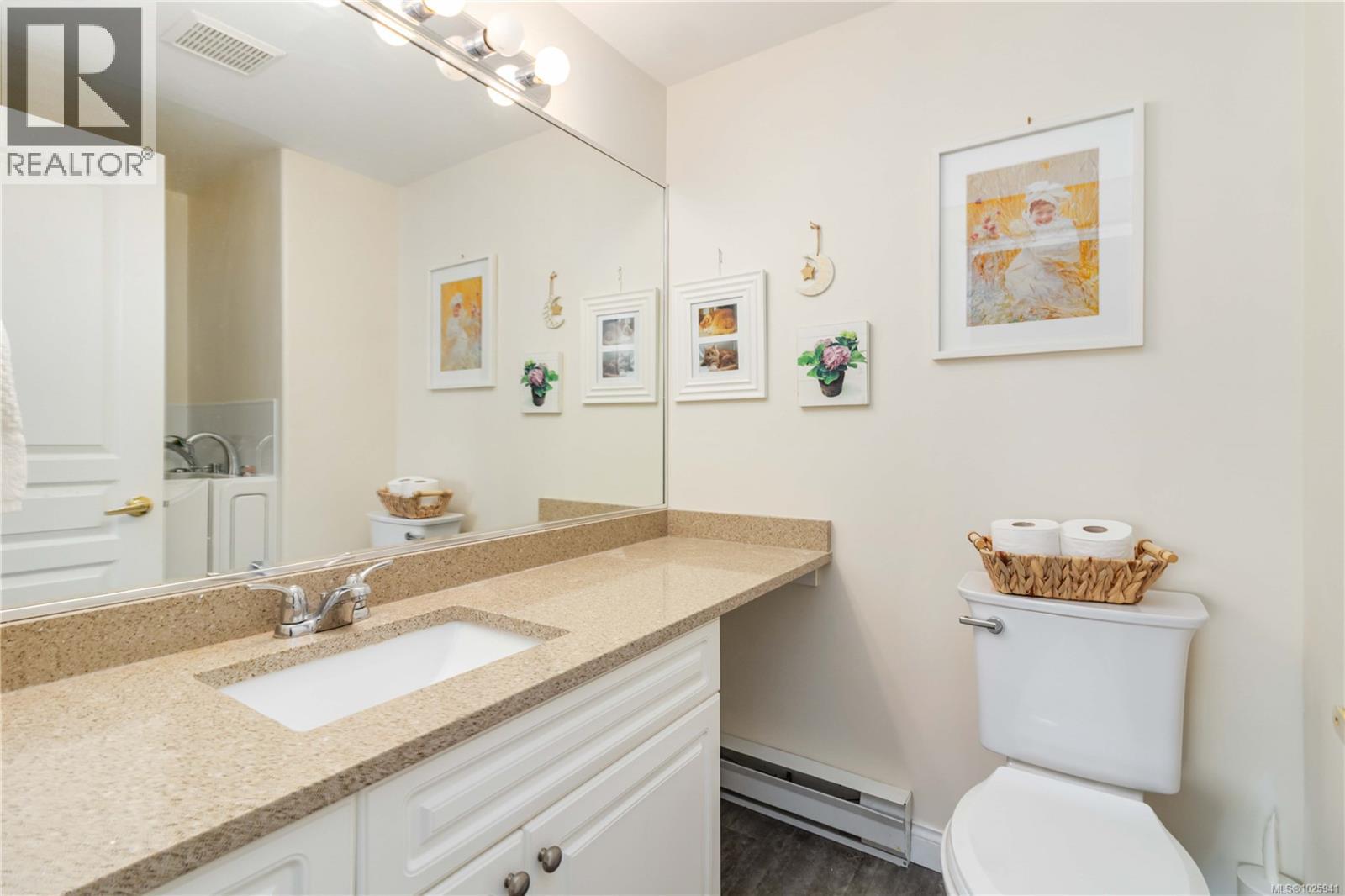 305 405 Quebec Street, Victoria