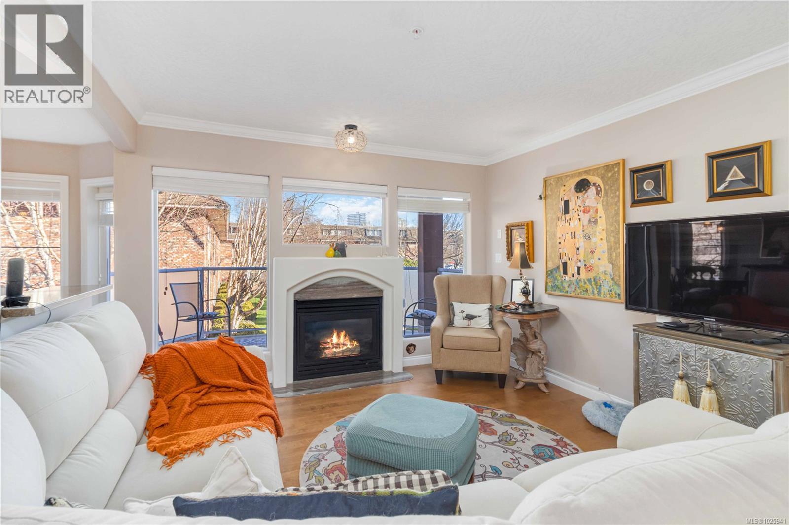 #305 405 Quebec St - 4