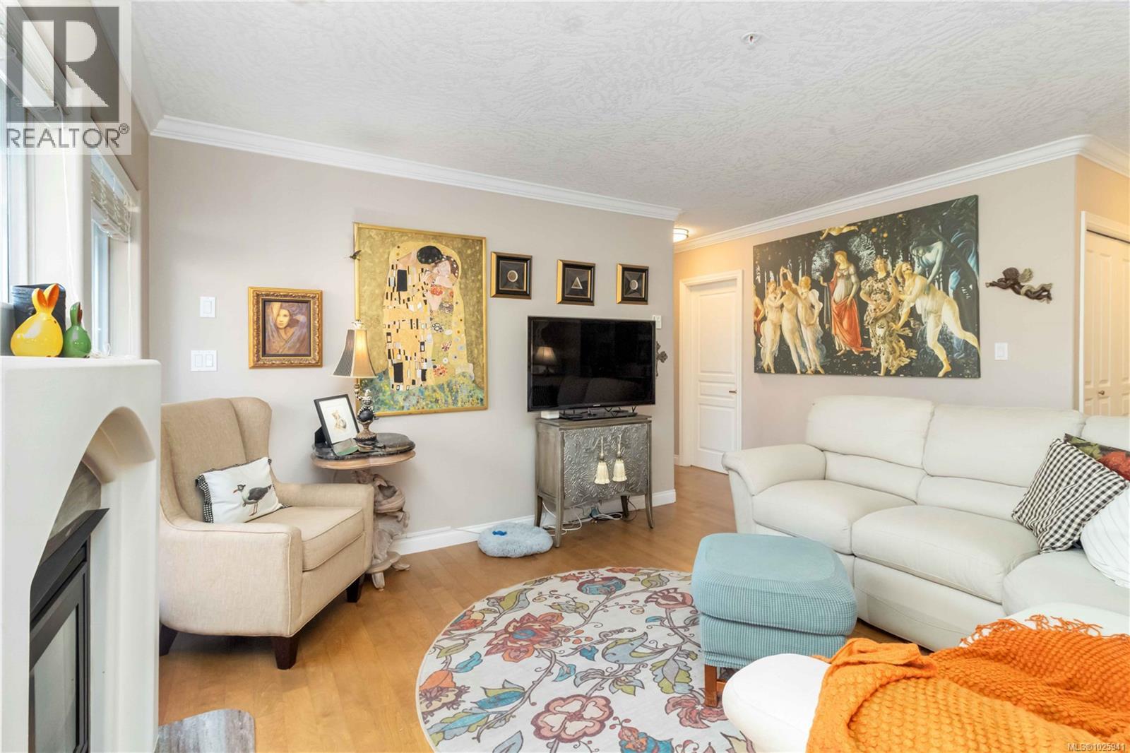 #305 405 Quebec St - 5