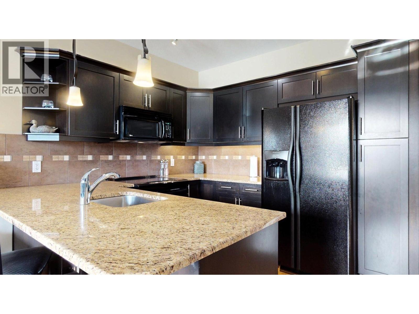 800 BIGHORN Boulevard Unit# 825 E, Radium Hot Springs