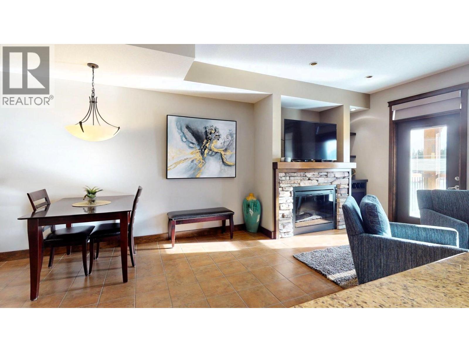 800 BIGHORN Boulevard Unit# 825 E, Radium Hot Springs