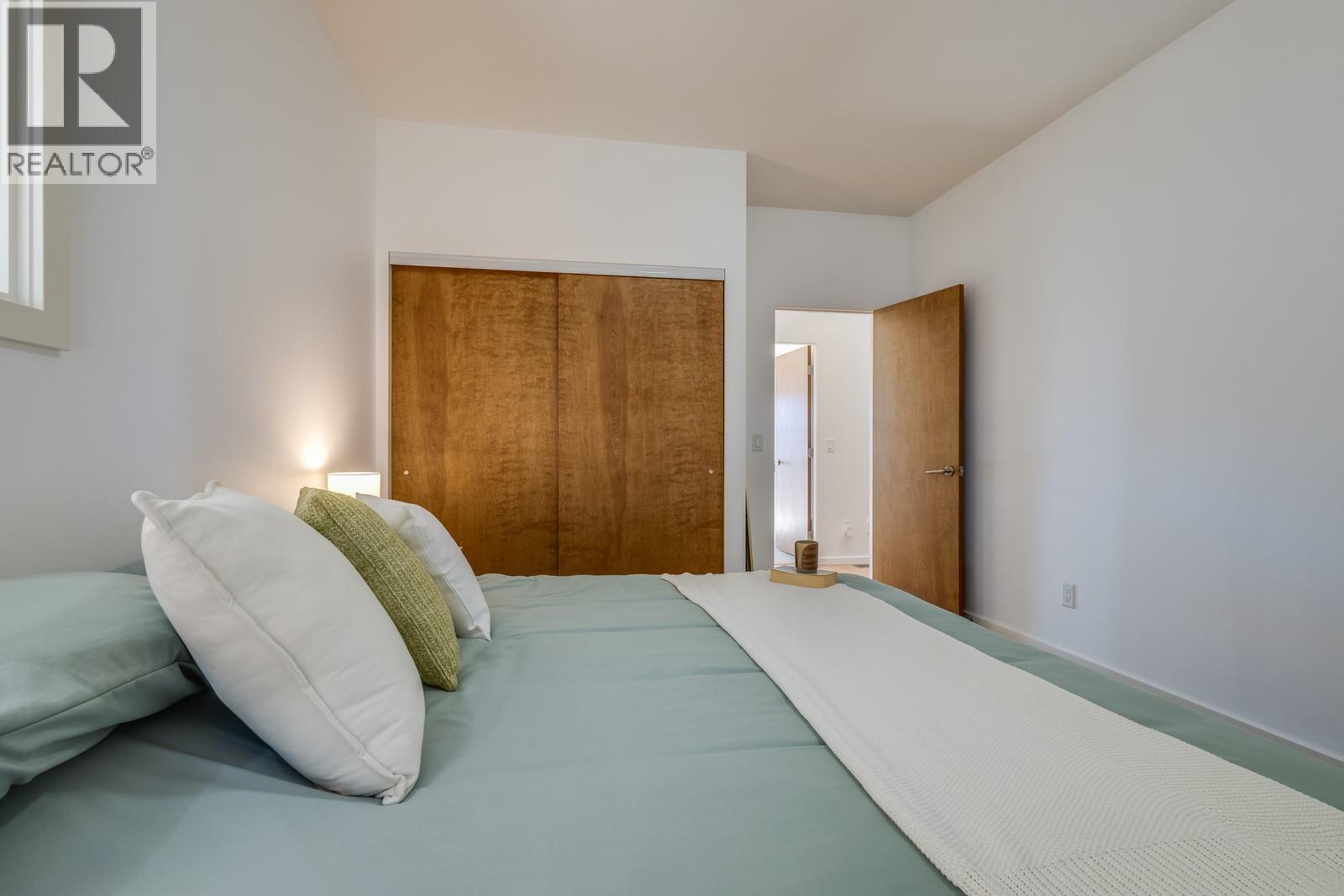  1040 Henderson Drive, Kelowna