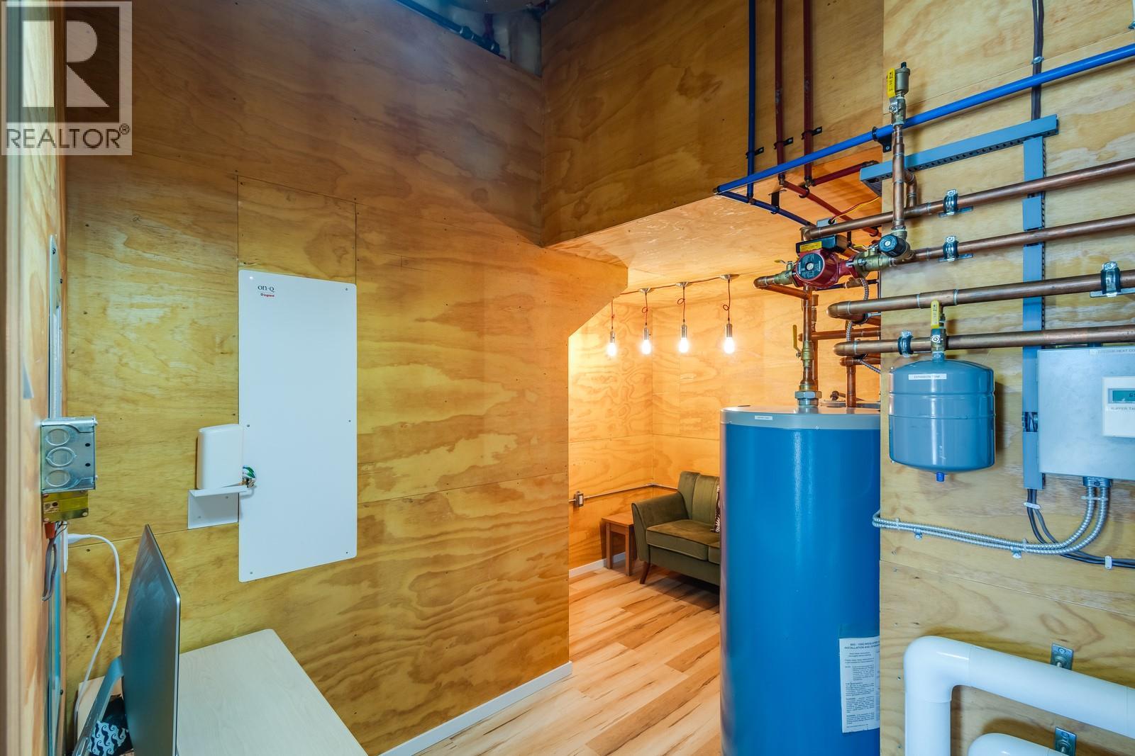  1040 Henderson Drive, Kelowna