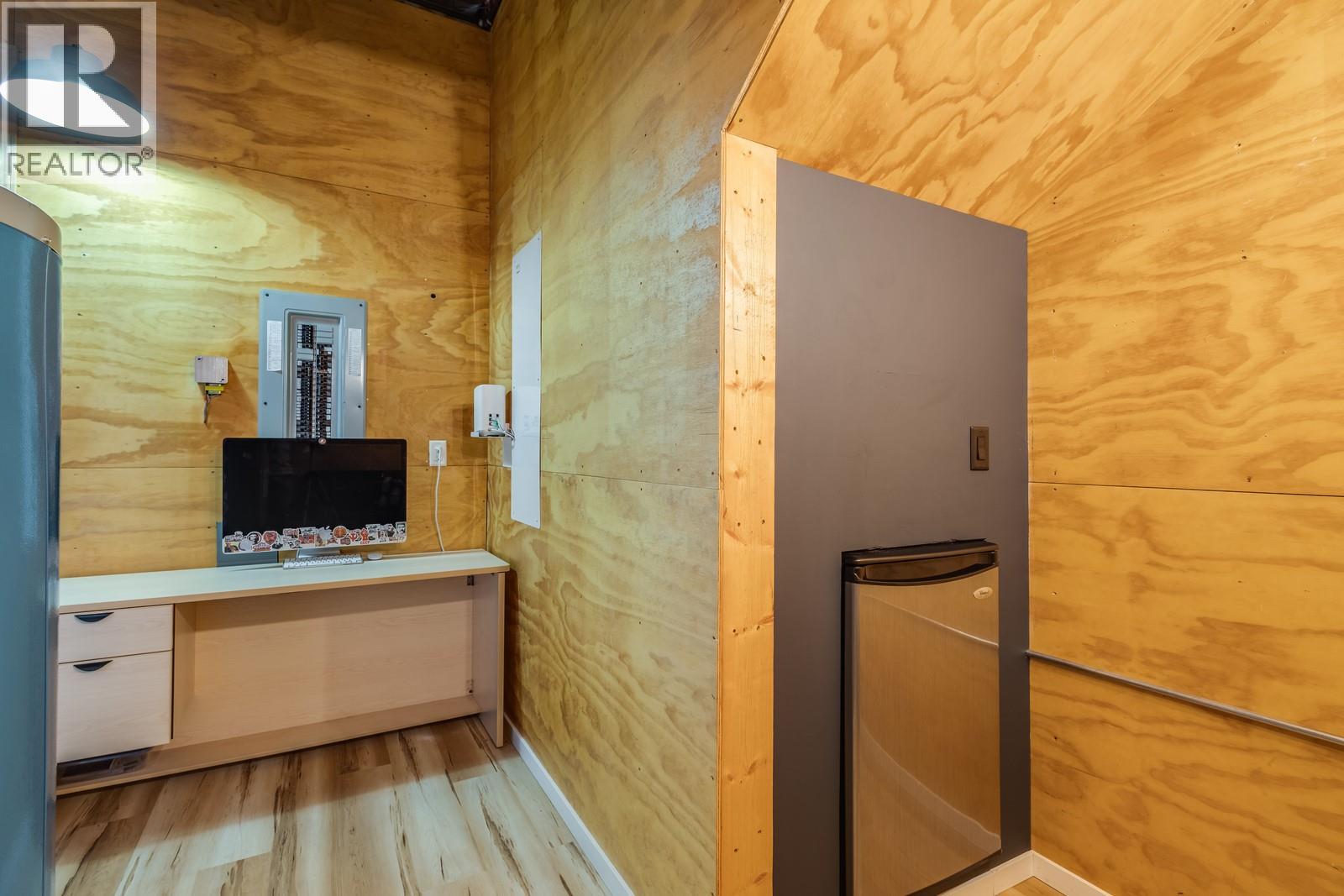  1040 Henderson Drive, Kelowna