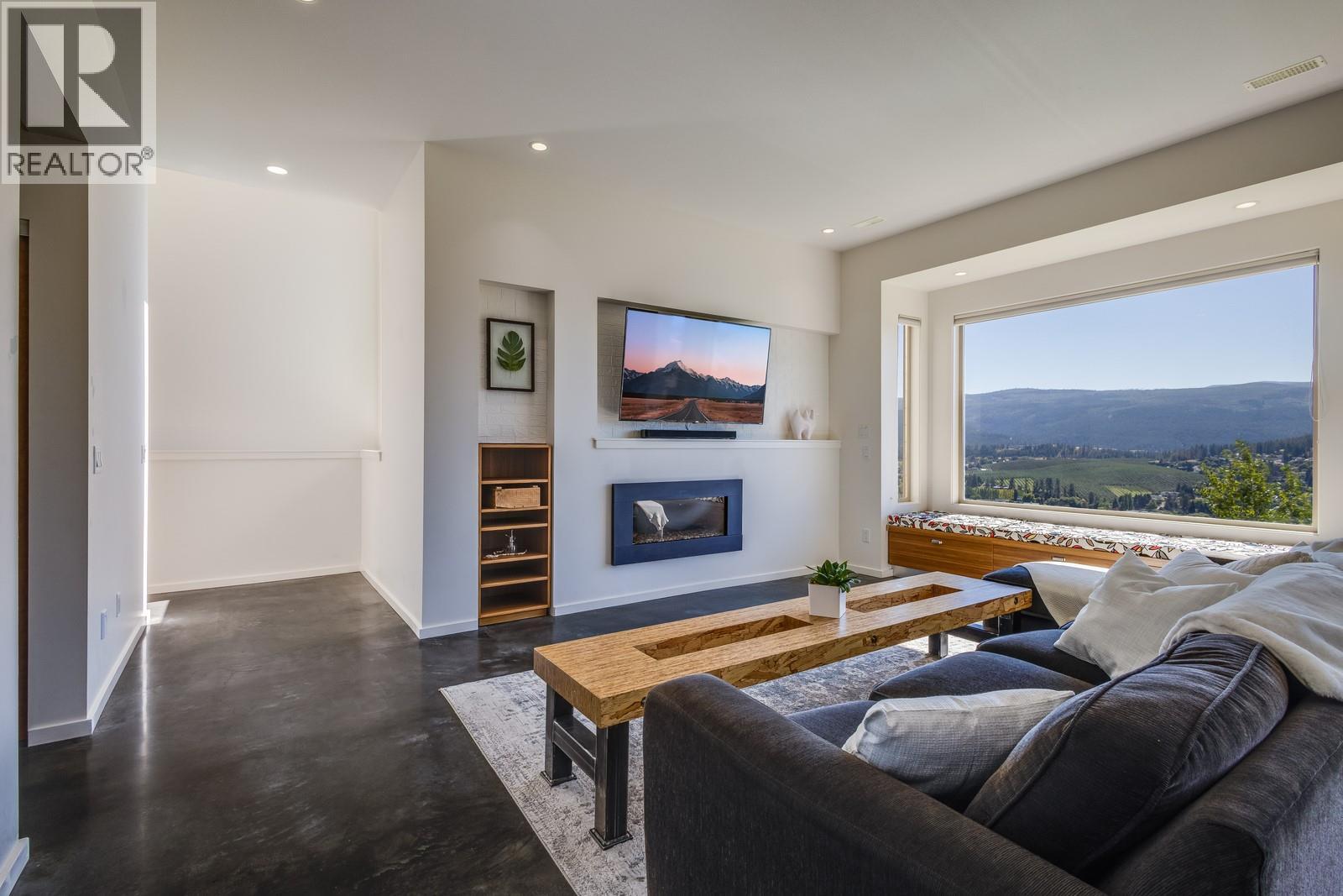  1040 Henderson Drive, Kelowna