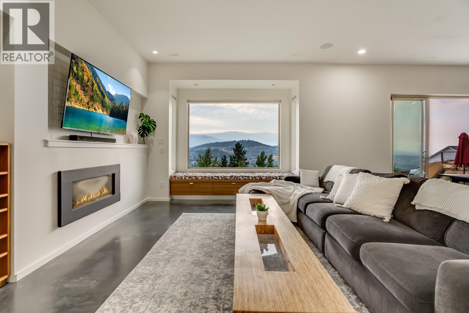  1040 Henderson Drive, Kelowna