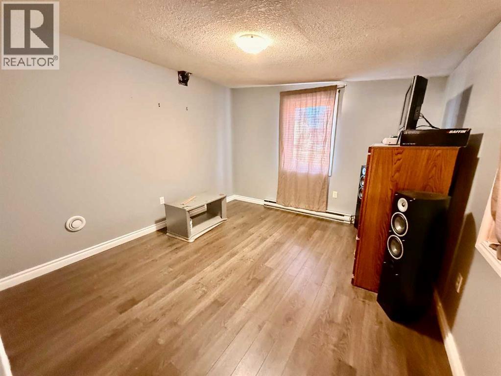 11, 1609 14 STREET - 4