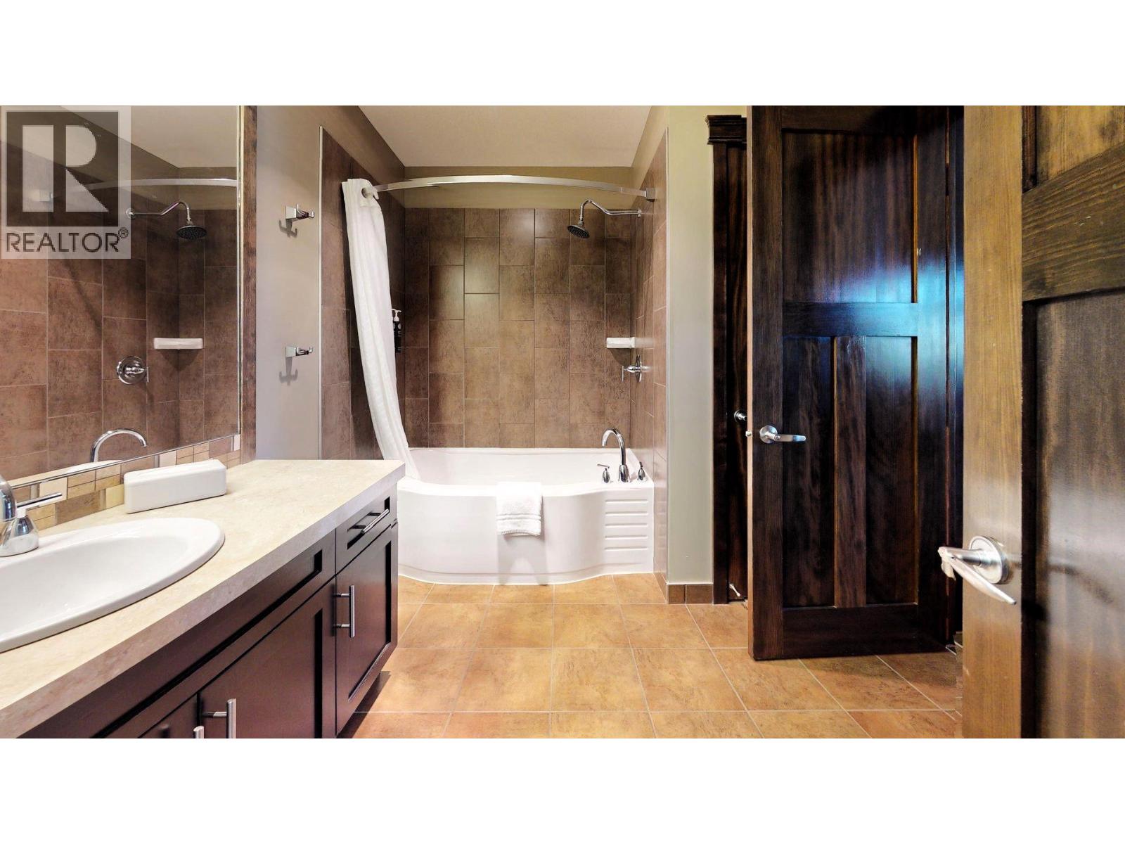 800 BIGHORN Boulevard Unit# 825 D, Radium Hot Springs