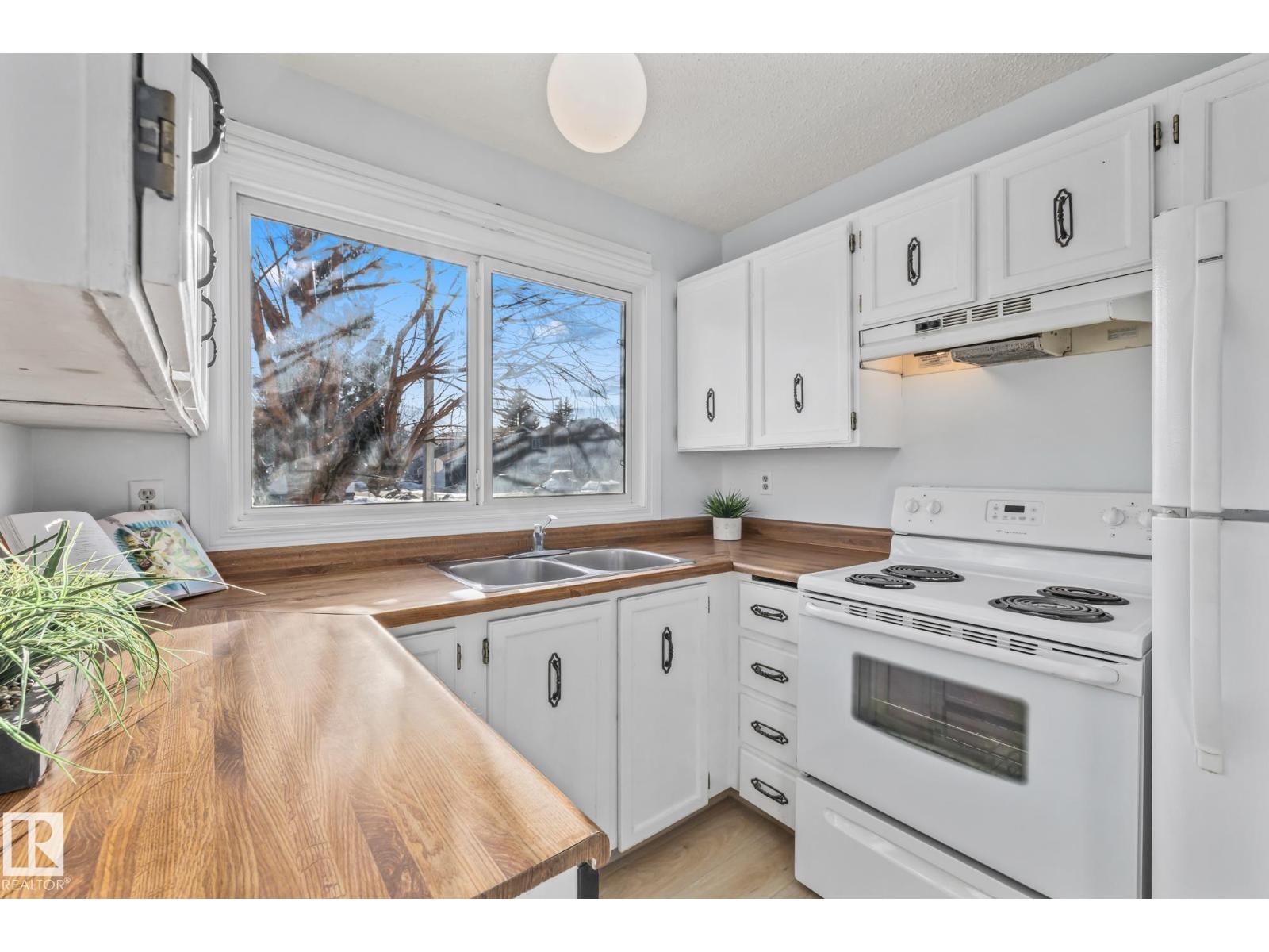 5612 92C AV NW, Edmonton