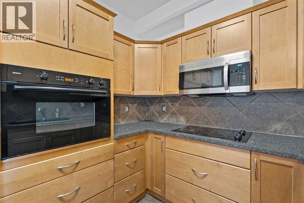 Single Family House for Sale in    Avenue NW Varsity Calgary 