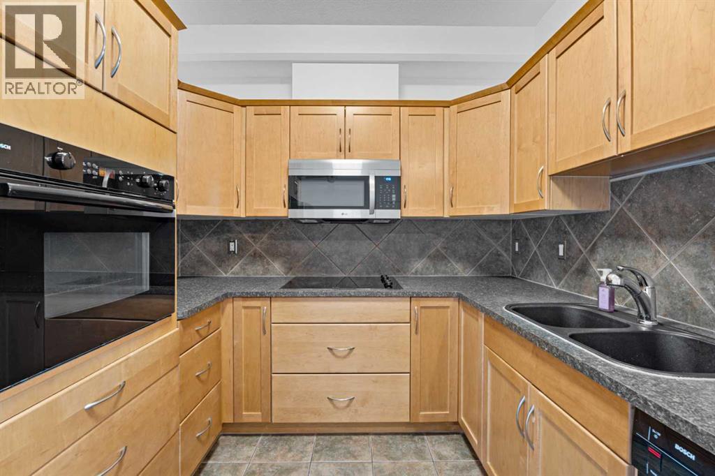 Single Family House for Sale in    Avenue NW Varsity Calgary 