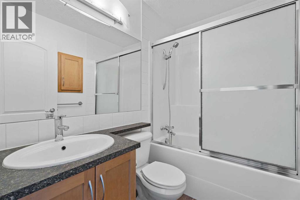 Single Family House for Sale in    Avenue NW Varsity Calgary 