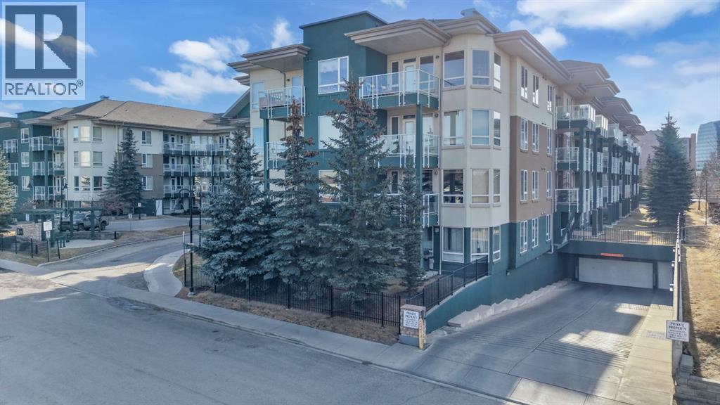 Single Family House for Sale in    Avenue NW Varsity Calgary 
