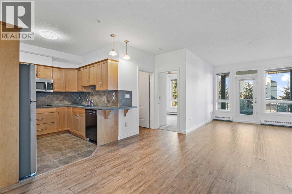 Single Family House for Sale in    Avenue NW Varsity Calgary 