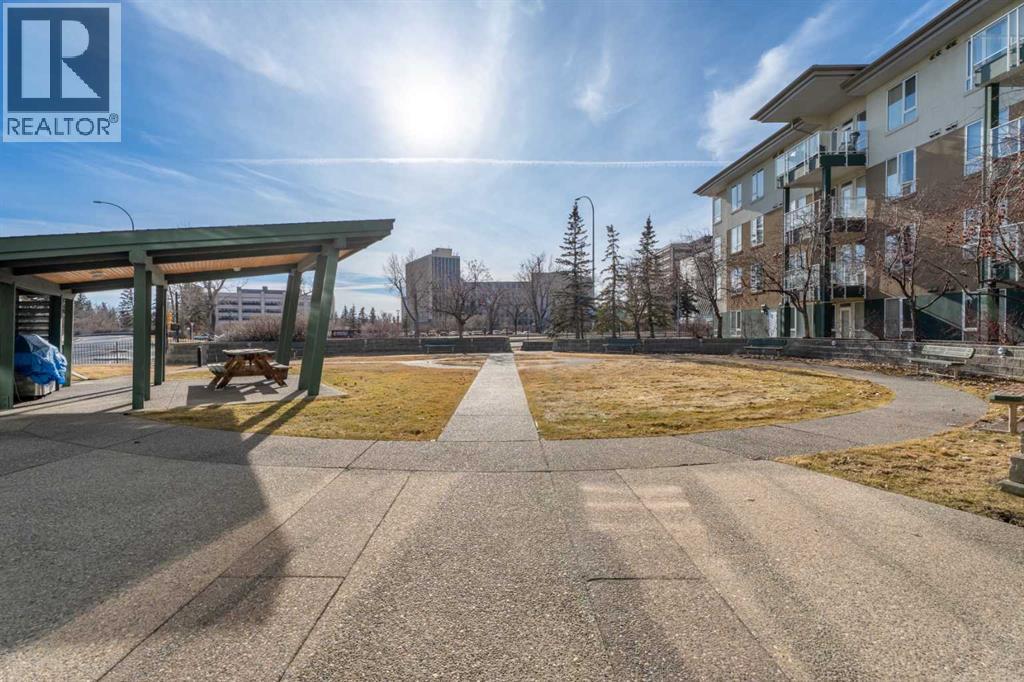 Single Family House for Sale in    Avenue NW Varsity Calgary 