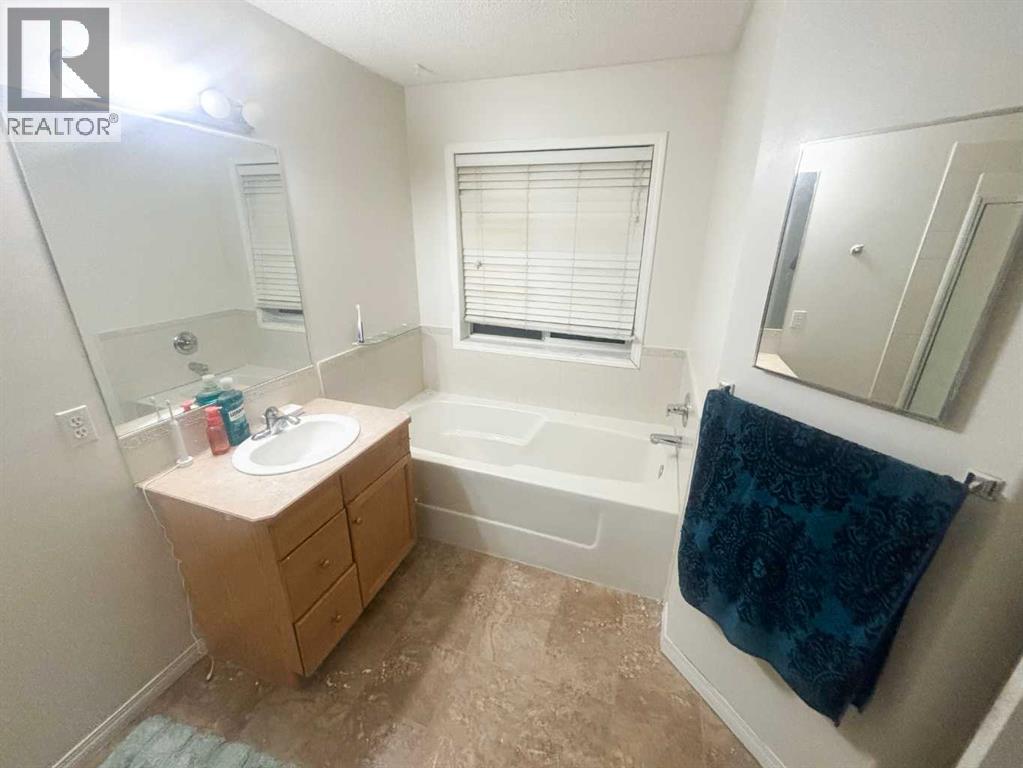 531 STONEGATE ROAD NW - 23