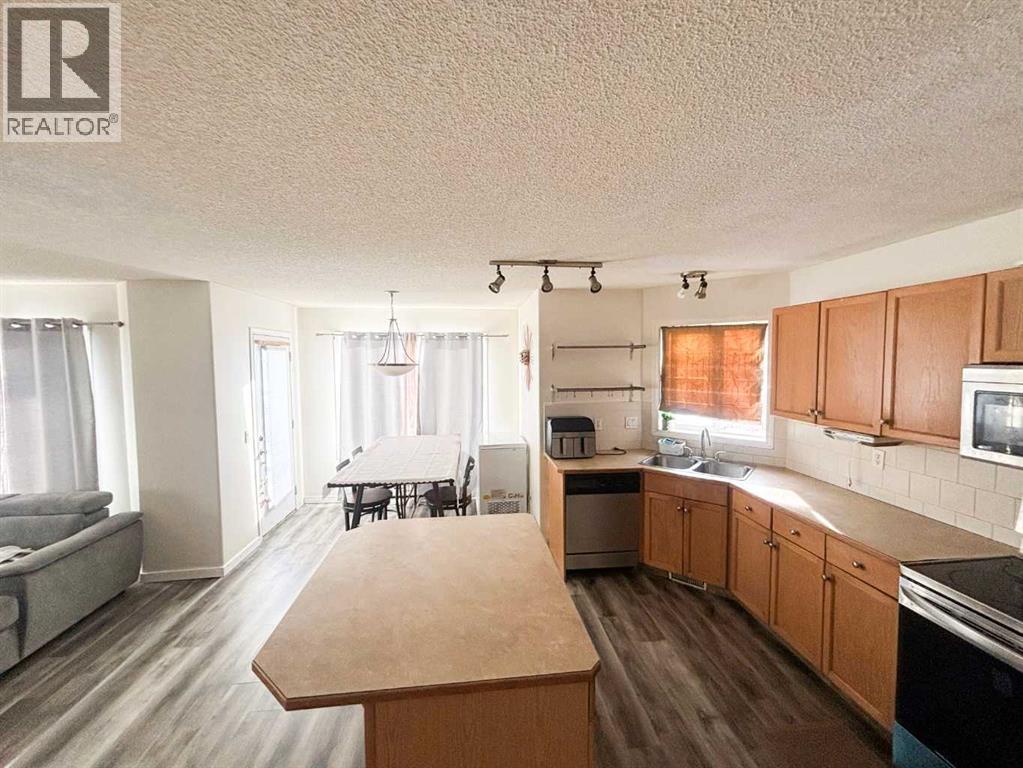 531 STONEGATE ROAD NW - 18