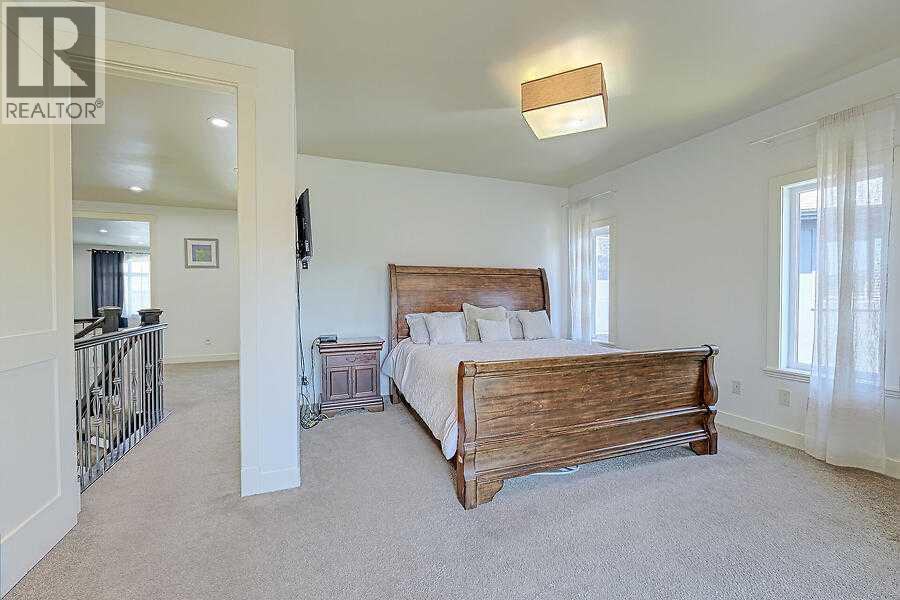 Single Family House for Sale in  Rockcliff Point NW Rocky Ridge Calgary 