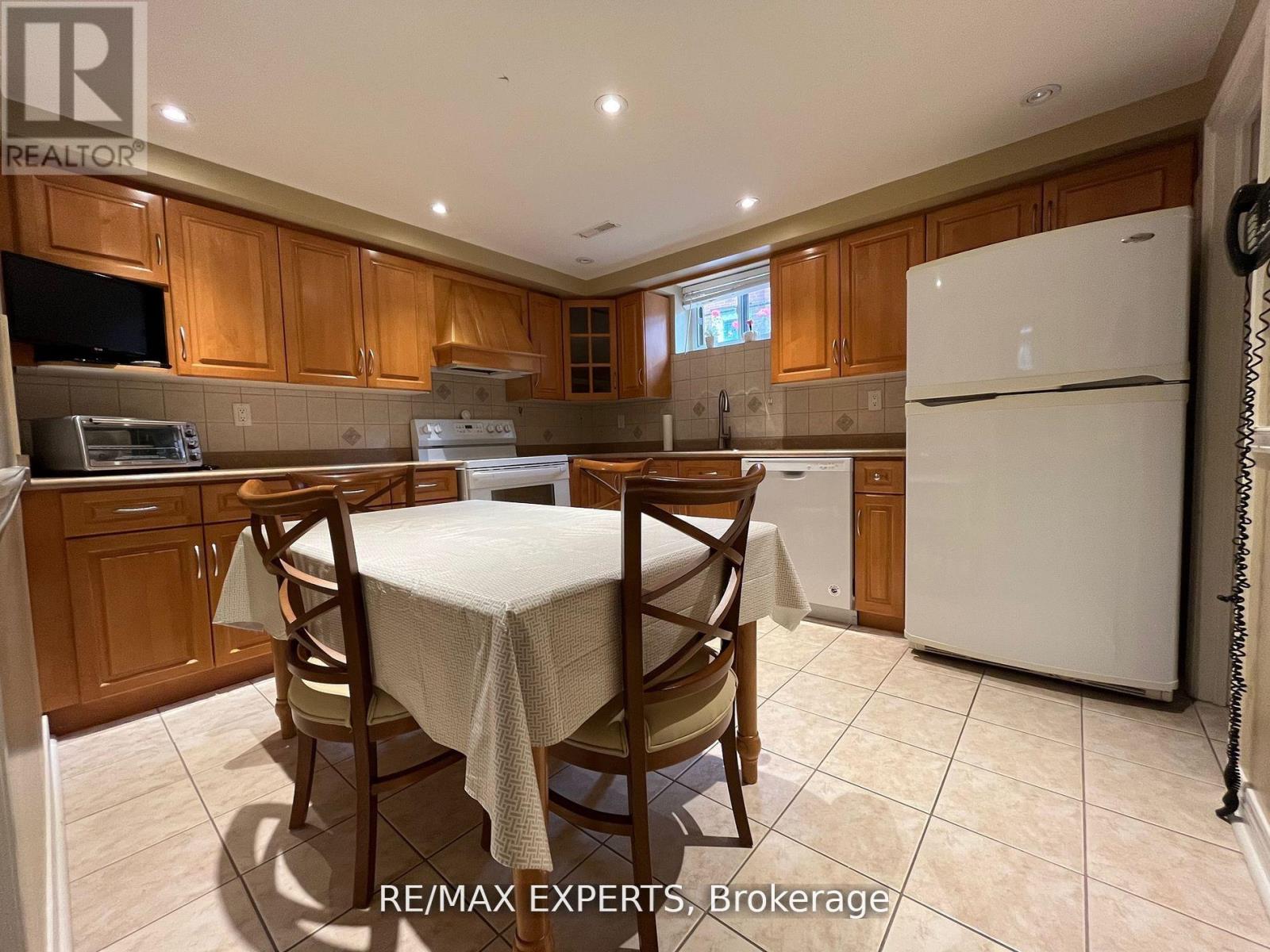 12 BLUE HAVEN CRESCENT - Photo 5 of 16, Toronto (Humbermede), Ontario