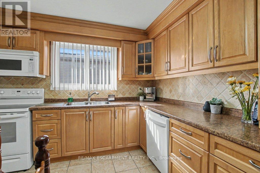 18 RIDLEY DRIVE - 12