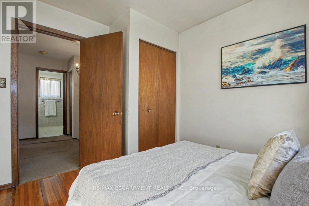 18 RIDLEY DRIVE - 16