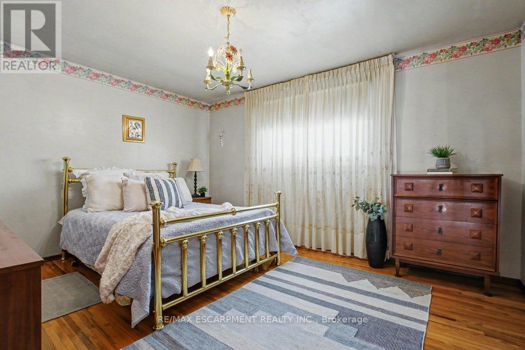 18 RIDLEY DRIVE - 17