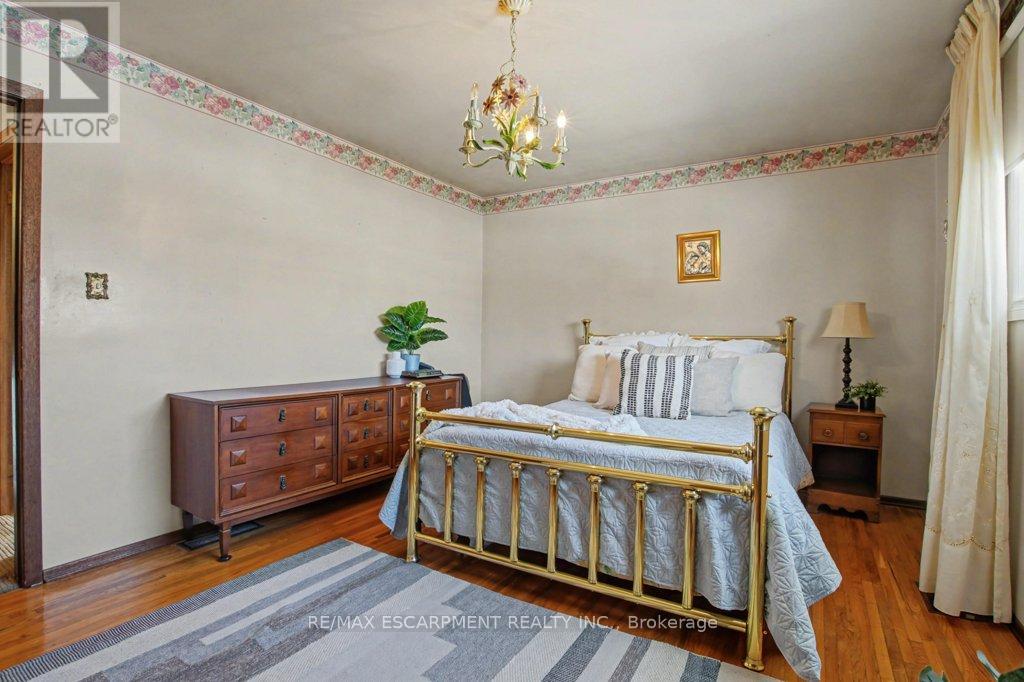 18 RIDLEY DRIVE - 18