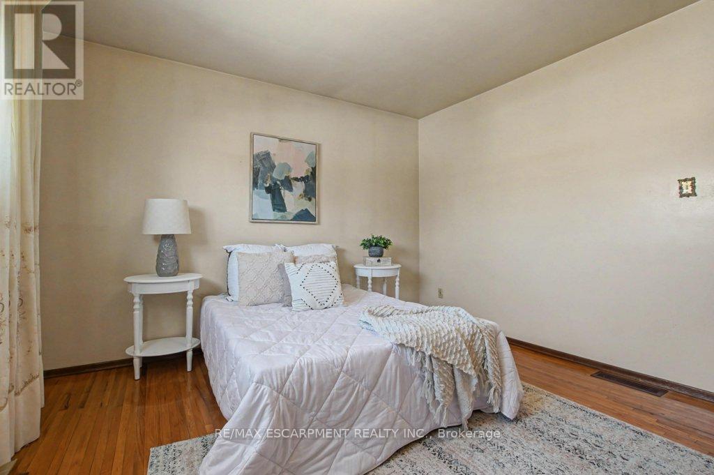 18 RIDLEY DRIVE - 22