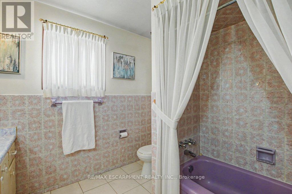 18 RIDLEY DRIVE - 24