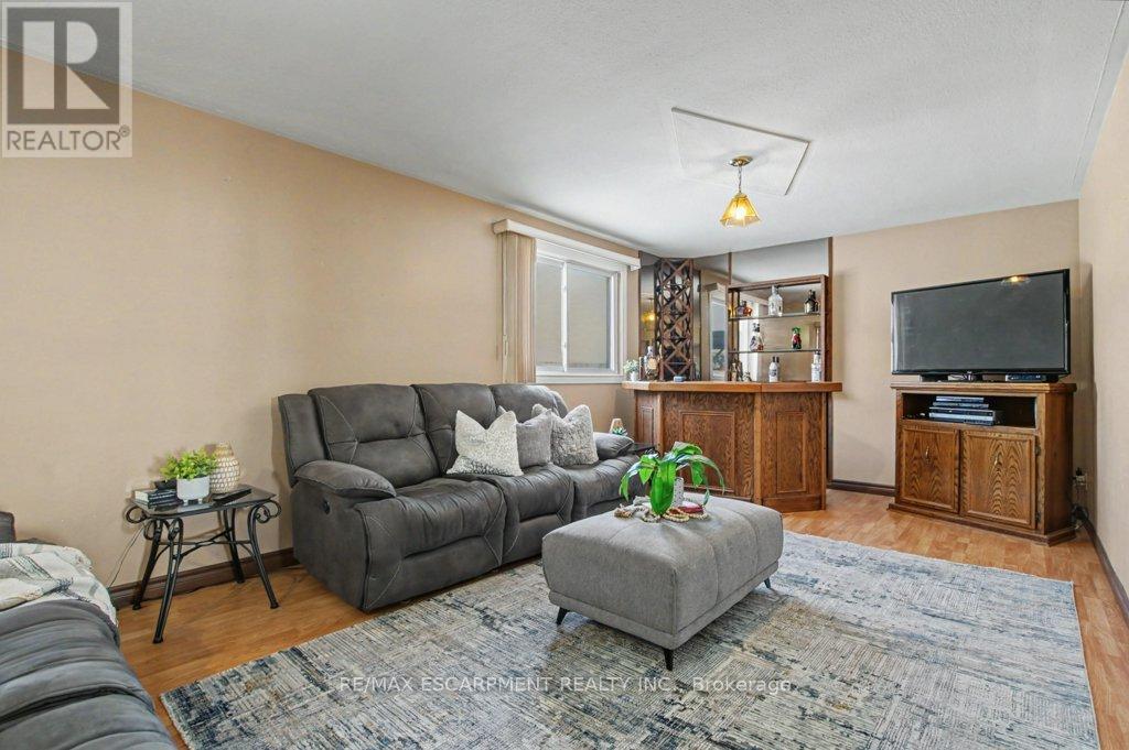 18 RIDLEY DRIVE - 25