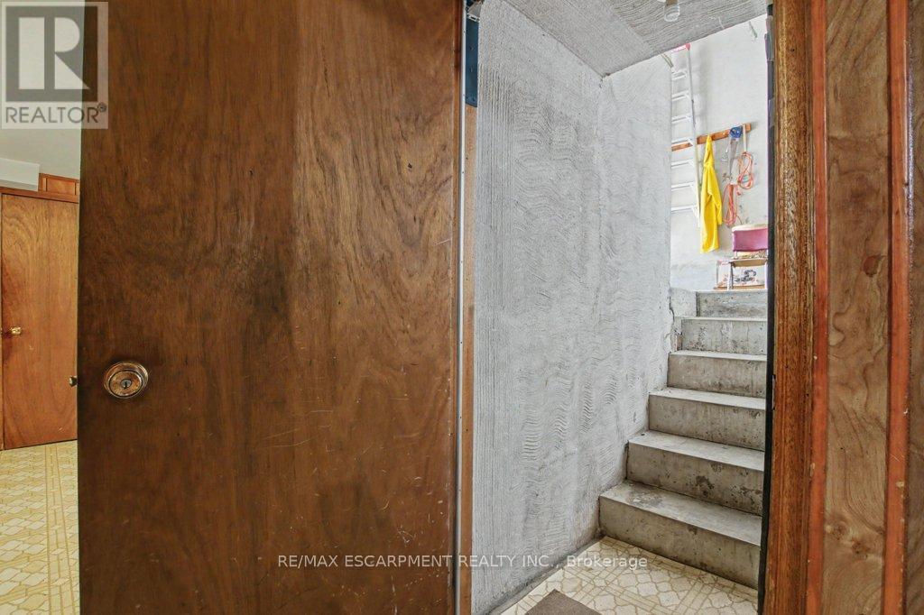 18 RIDLEY DRIVE - 35