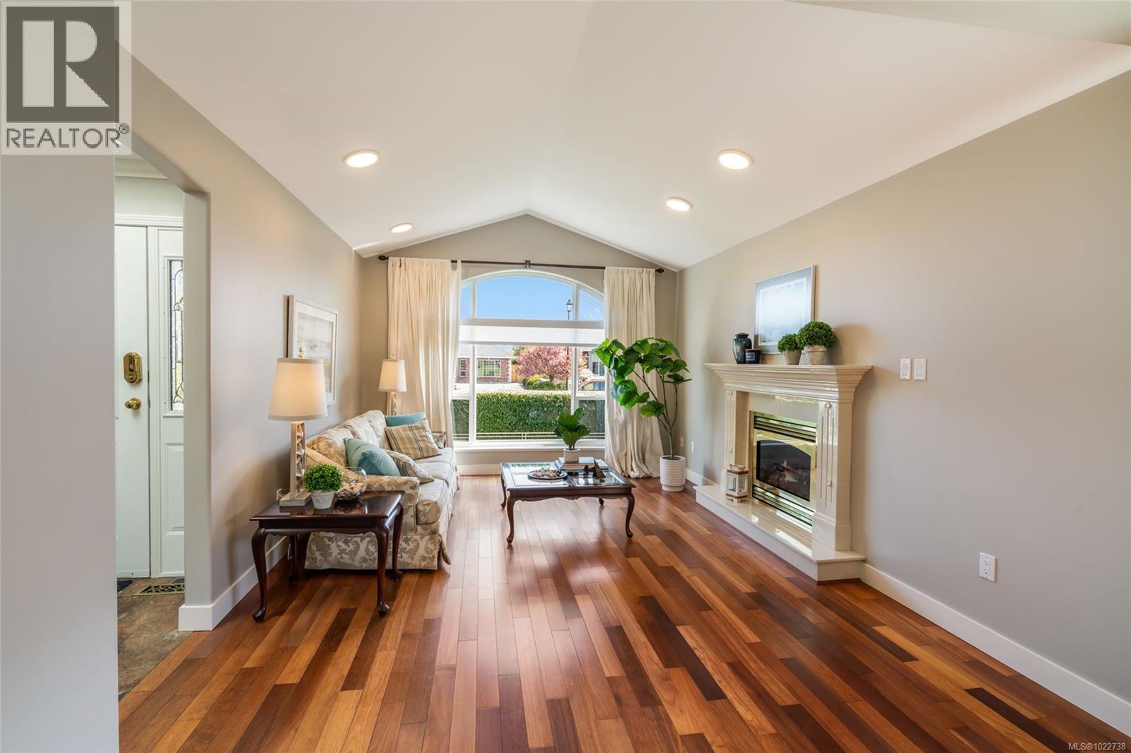 748 Kensington Pl, Qualicum Beach