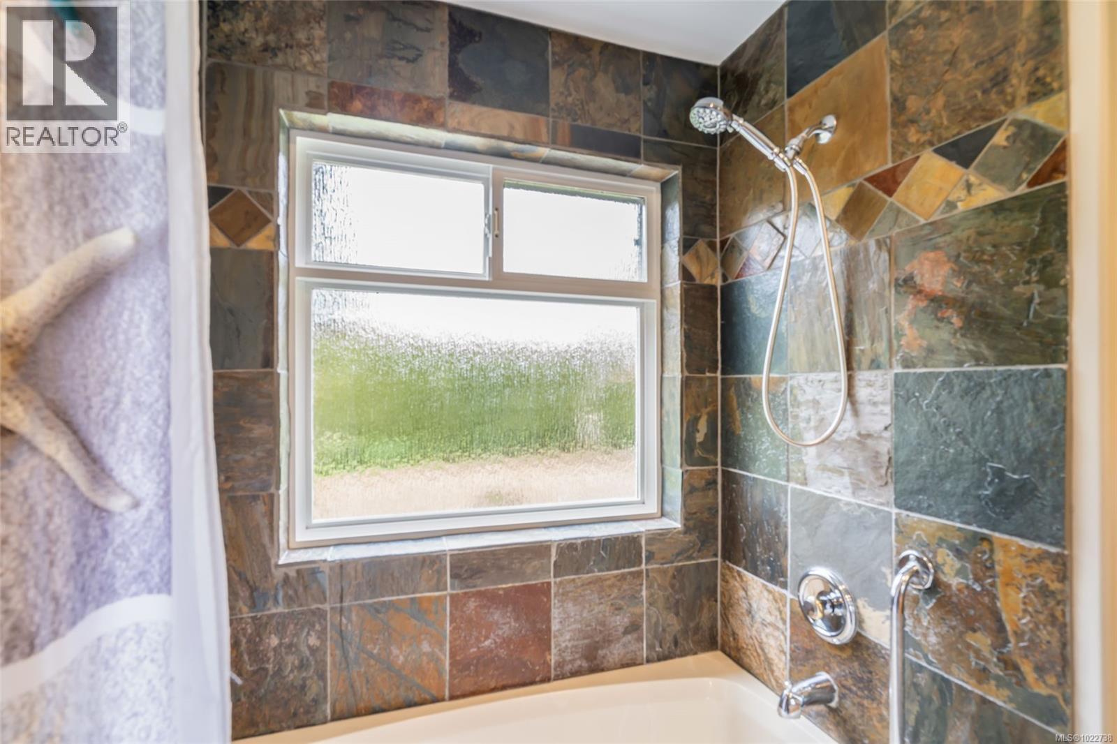 748 Kensington Pl, Qualicum Beach