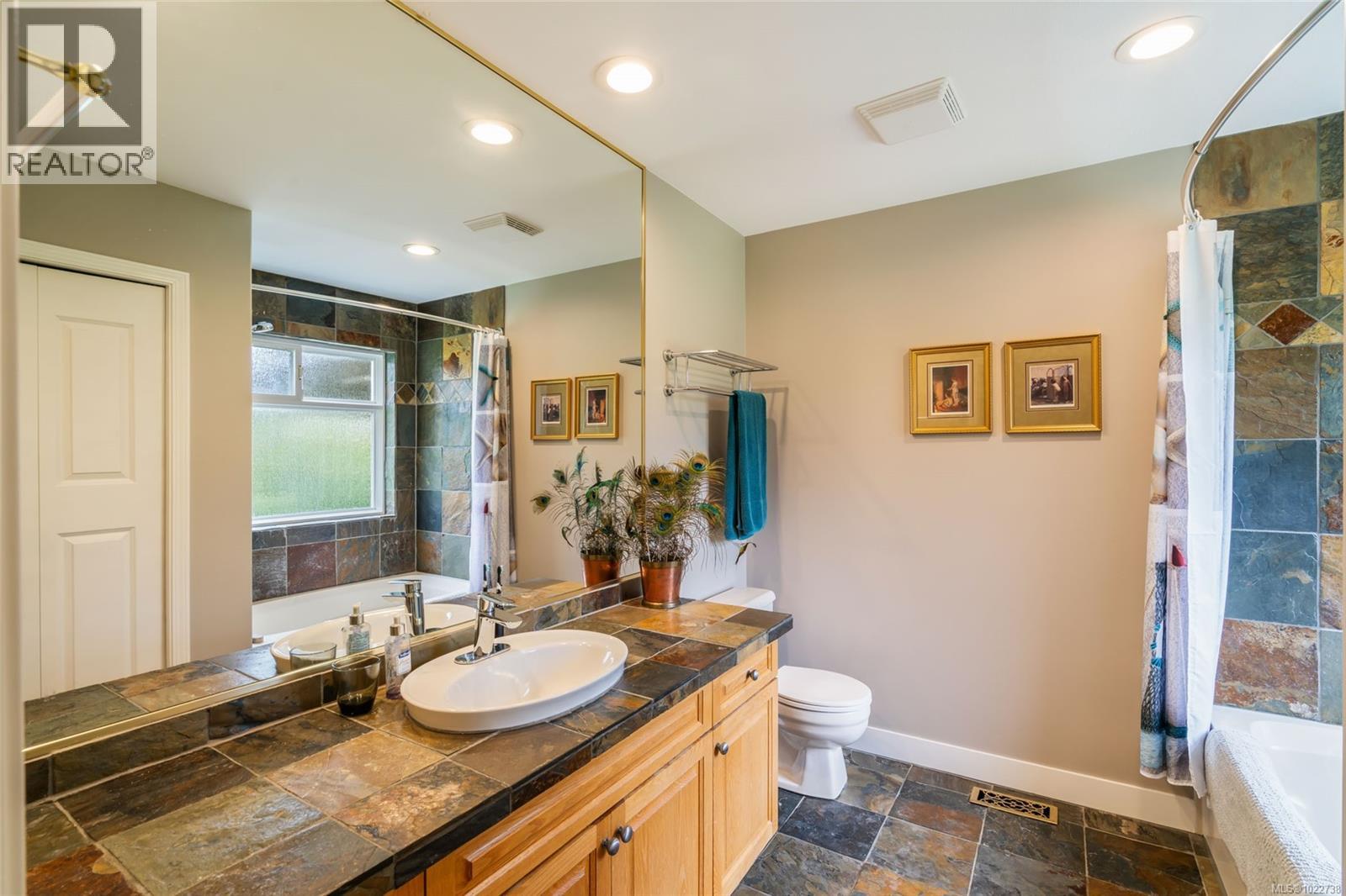 748 Kensington Pl, Qualicum Beach