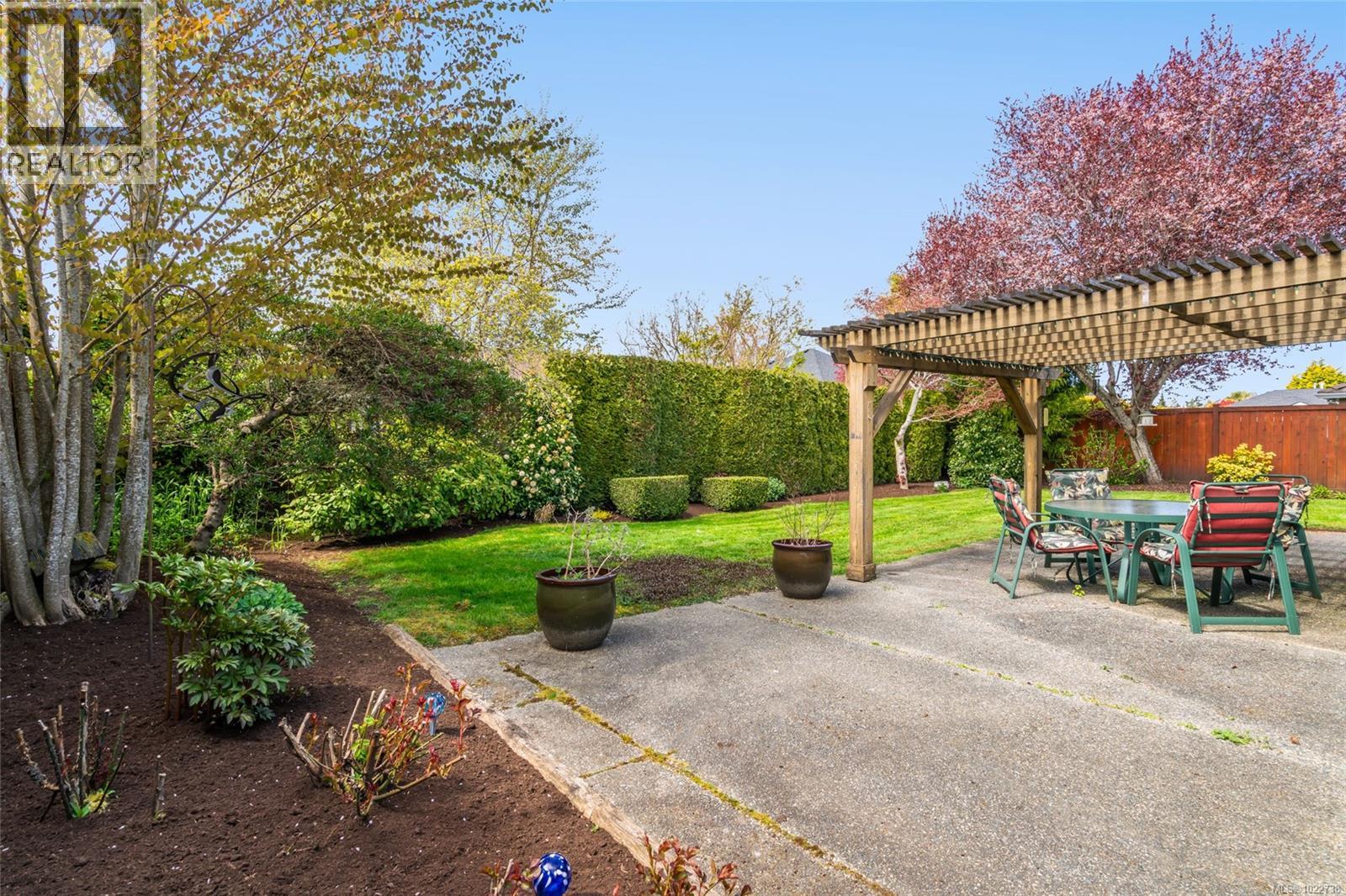 748 Kensington Pl, Qualicum Beach