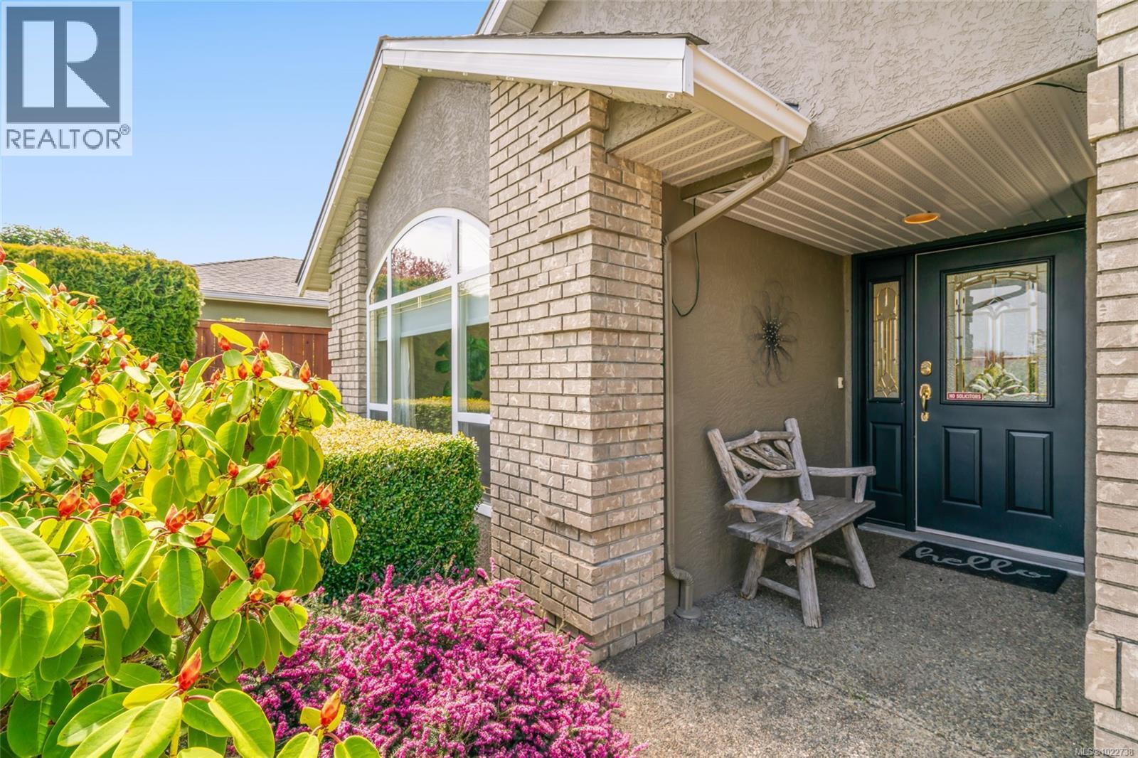 748 Kensington Pl, Qualicum Beach