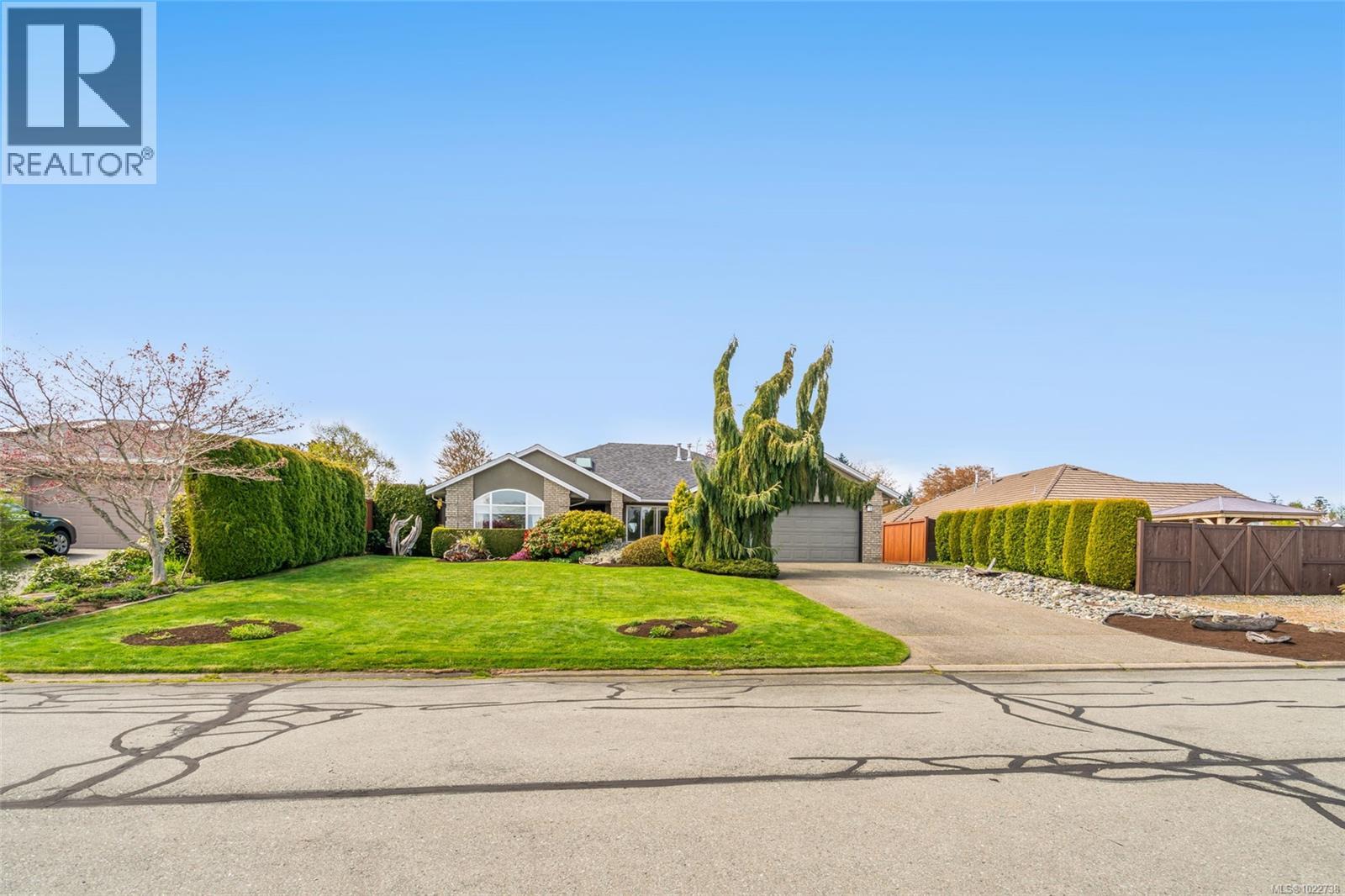 748 Kensington Pl, Qualicum Beach