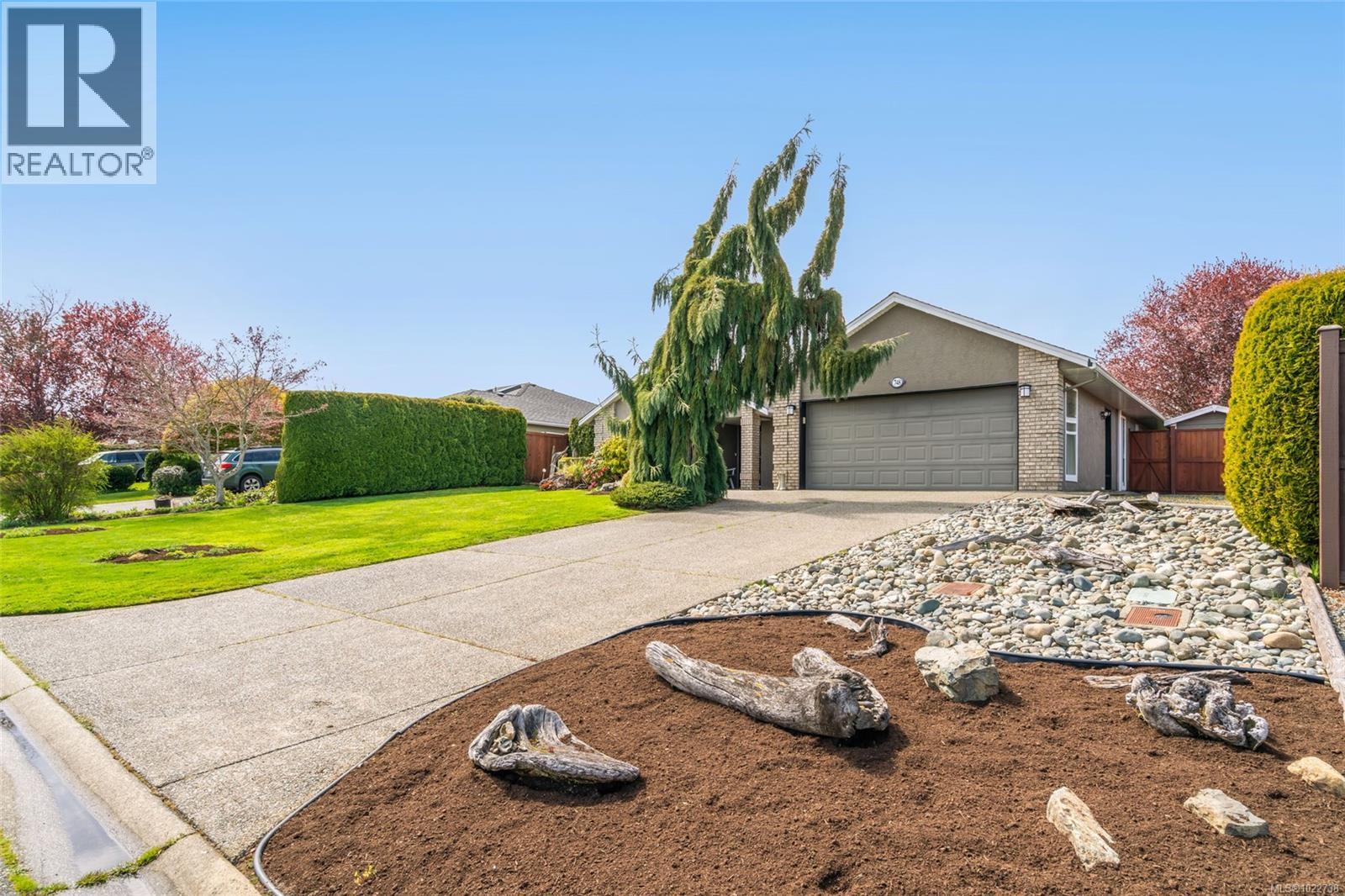 748 Kensington Pl, Qualicum Beach